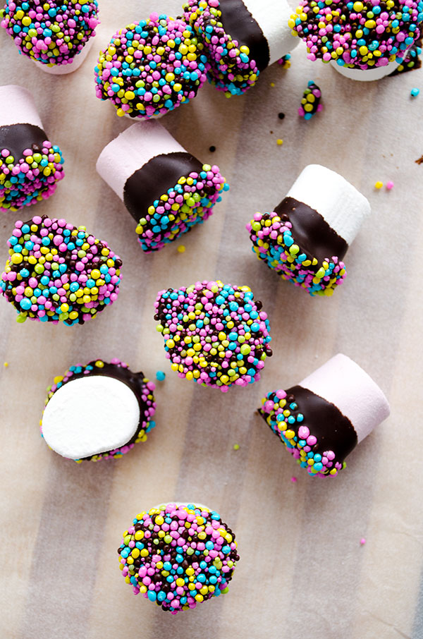 Chocolate-dipped-marshmallows-3